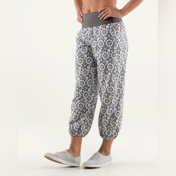 lululemon athletica Pants - Lululemon Om Pants | Size 6 | Grey & White Floral | Like New Condition